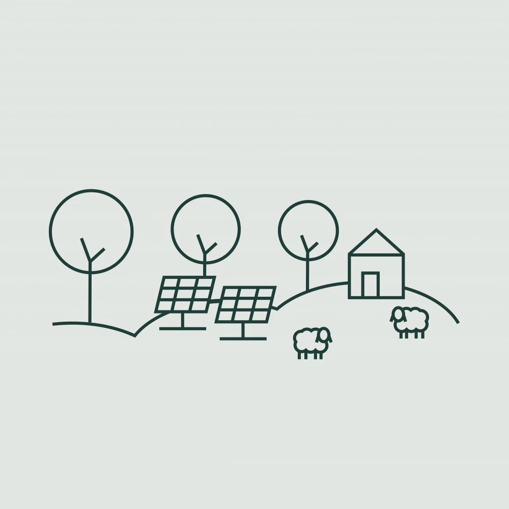 Einfache Strichzeichnung einer ländlichen Szene mit Solarpanelen, einem Haus, Bäumen und Schafen