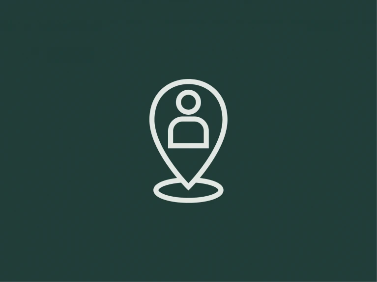 Symbol eines Standortmarkers mit der Silhouette einer Person auf dunkelgrünem Hintergrund