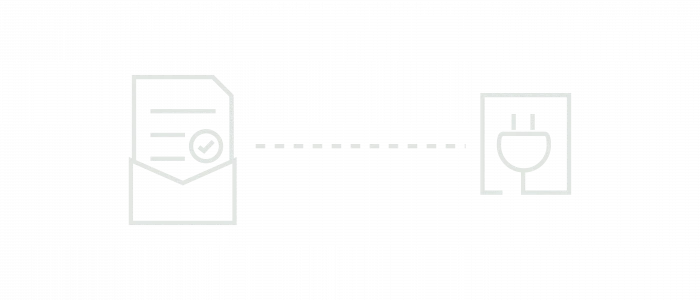 Symbolische Darstellung einer E-Mail, die über eine gestrichelte Linie mit einer Steckdose verbunden ist