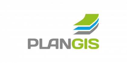 Logo von PlanGIS mit stilisierten blauen und grünen Schichten und dem Namen in Grau