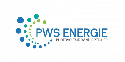 Logo von PWS Energie, bestehend aus einem Kreis aus blauen und grünen Punkten, darunter der Text 'PWS ENERGIE' und 'PHOTOVOLTAIK WIND SPEICHER'