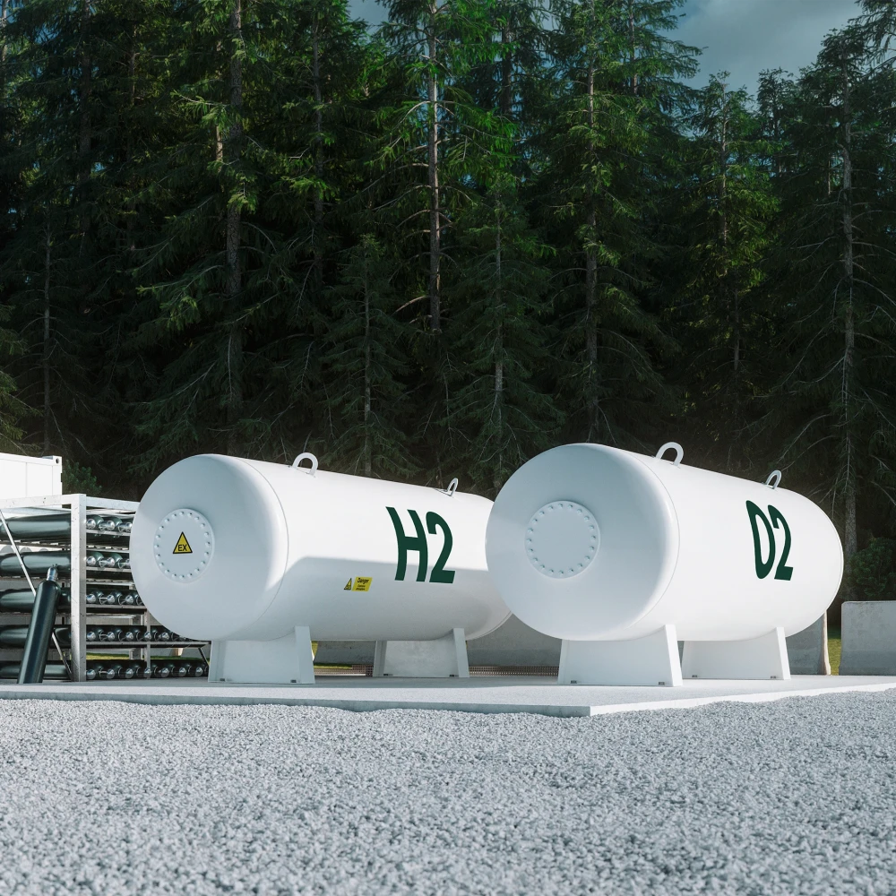 Zwei große weiße Wasserstofftanks mit den Beschriftungen H2 und D2 vor einem Wald