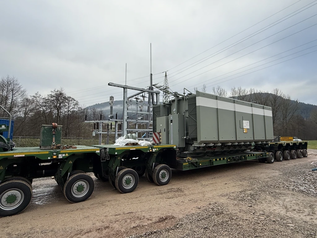 Anlieferung des Umspannwerks